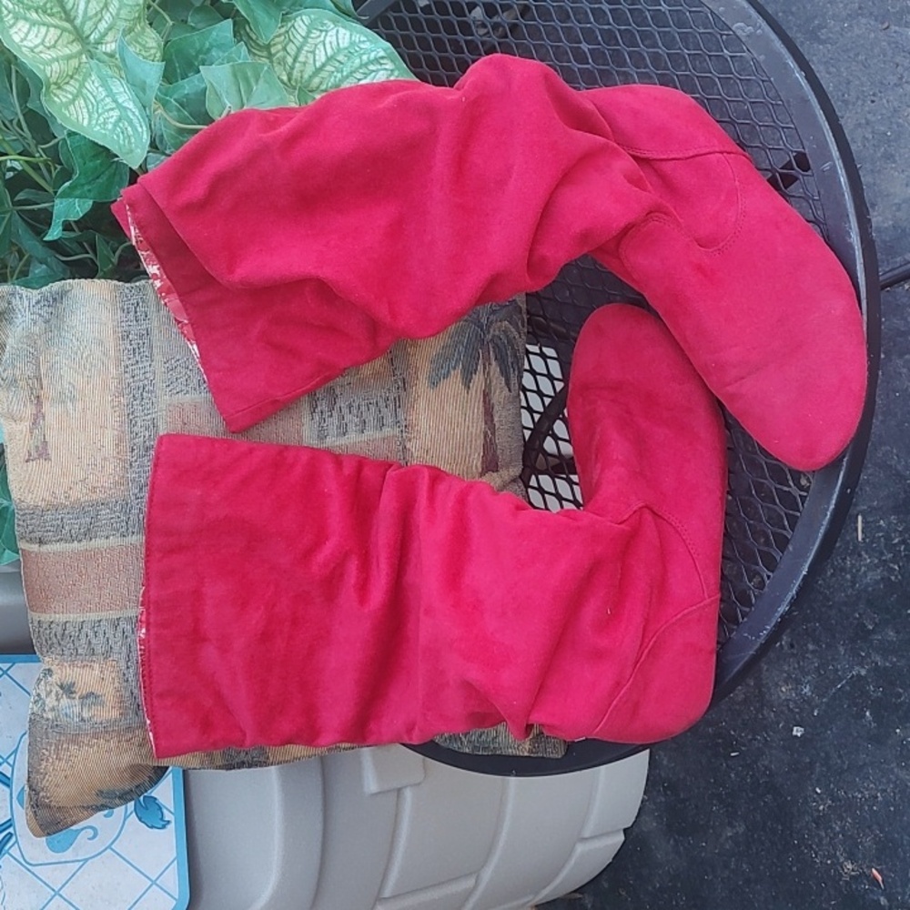 Red Boots - Picture 5 of 10